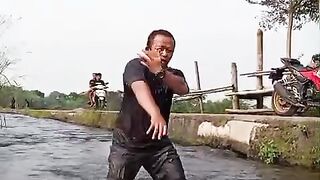 sedang_berusaha_mengendalikan