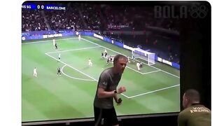 Paris Saint-Germain asuhan Luis Enrique kini menjadi tim yang paling kohesif secara taktik di sepak bola Eropa