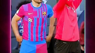 Alasan Sergio Aguero Selalu Menengok Papan Nomor ????