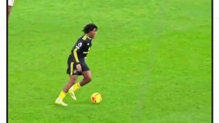Gol Patrick Dorgu ke gawang Arsenal