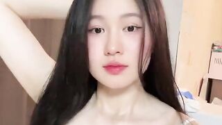 Viral Video 'Cukur Kumis' di TikTok