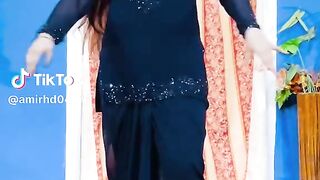 NAZLI Noor dance performance 3
