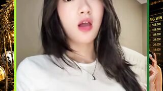 Senyum manis, aura memikat ❤️
