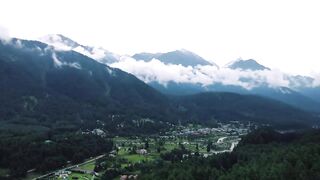 Pahalgam, Kashmir _ Most Beautiful Place in India _ Mini Switzerland _ Aru Valley _ Betaab Valley (720p).