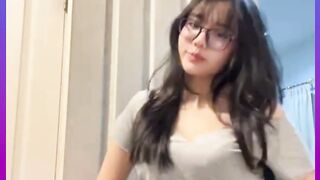 “Grey Off Shoulder Seduction” ????????
