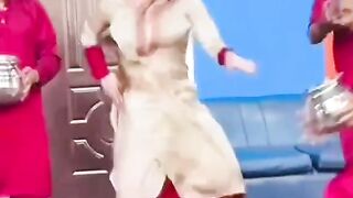 NAZLI Noor dance performance 5