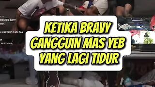 BRAVY ISENGIN ARAP YG LAGI TIDUR