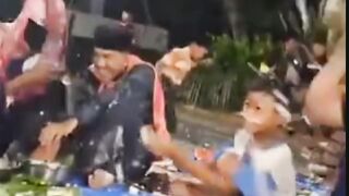 Tradisi buang makanan ini ada didaerah mana ya guys? ada yang bisa jelasin ?