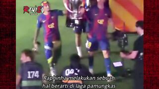 Aksi penuh respek Raphinha untuk Lewandowski di laga pamungkasnya bersama Barca ????❤