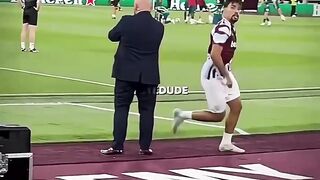 Gak cuma jago olah bola, Lucas Paquetá juga jagonya bikin stadion makin hidup!