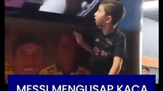 Bagaimana mungkin orang-orang bisa membenci pria seperti ini? Aku benar-benar tidak mengerti.