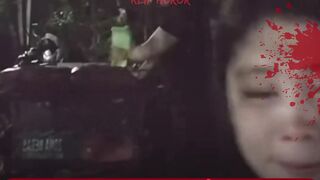 Awalnya Niat Bikin Konten Lucu-lucuan, Cewek Ini Gak Sadar Ada Sosok 'Nangkring' di Atap Rumah! ????