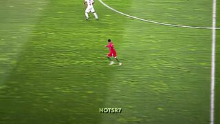 Skill Stepover 'Dewa' Ronaldo yang Bikin Stadion Bergetar