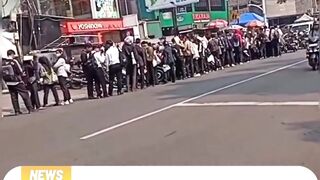 Panjangnya antrean pelamar kerja jadi gambaran kerasnya mencari pekerjaan saat ini. ????⏳ 2