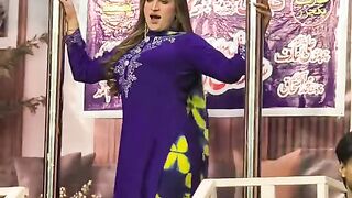 Nayyab Khan stage drama dance performance 3