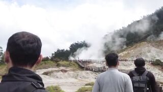 Exploring Kawah Sikidang Dieng: The Amazing Volcanic Crater in Central Java!