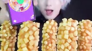 ???? Random Sauce Challenge with Potato Hot Dogs! ????