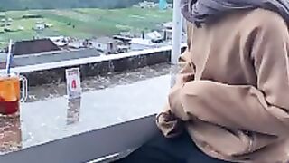 He likes to eat here
