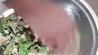 তেলাকুচা পাতা বড়া