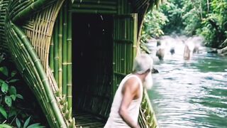 বাঁশের ভেতরে সাপের ঘর