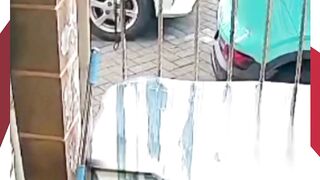 ???? Gara-Gara Mobil Mundur di Jalan Sempit, Driver Taksi Online di Surabaya Jadi Korban Pemukulan Tetangga