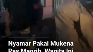 Aksi nekat seorang wanita bikin warga geger ????