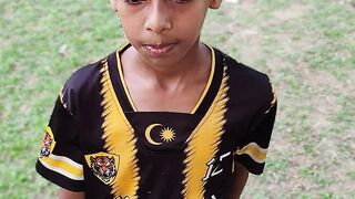ছোট দেখে ছোট বলে