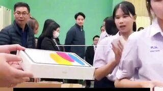 Program “Satu Siswa, Satu Tablet” siap dibagikan untuk ratusan ribu pelajar demi akses belajar digital yang lebih luas ????✨ 2