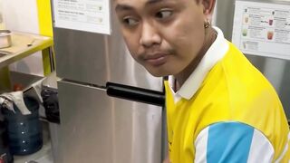 Bos: “Hari Minggu bisa masuk?”