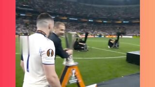 Sang Juara UEFA Europa League, Aston Villa FC ????