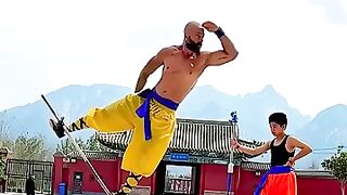 Mbappe_VS_Benzema_VS_Antony_VS_Neymar_VS_Messi_VS_Ronaldo(360p).mp4