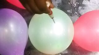 ছোট বাচ্চারা কিভাবে বেলুন খেলবা দেখো