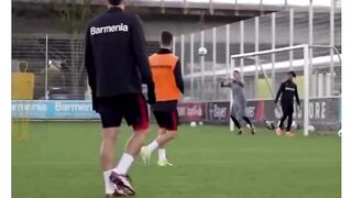 Pelajaran berharga Grimaldo dari Xabi Alonso