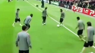 Selama sesi pelatihan Pep Guardiola di Barcelona