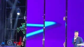 Singer Fell Off the Stage While Performing ????????