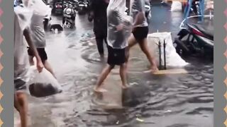 awas ada selokan