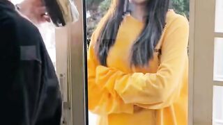 ছেলেটি মেয়েটির সাথে যা করল দেখলে আপনি অবাক হবেন