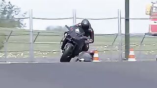 Watch_Ride_5_Gameplay_of_kawasaki_H2_Race_with_OG_Kawasaki_Ninja_H2rr_#kawasaki_#kawasakininjah2r(360p).mp4