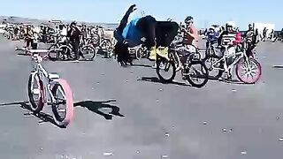 Normal_Skill_Vs_King_Of_Bmx_Rider_Skills????(360p).mp4