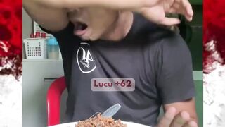 Mama: makan lagi