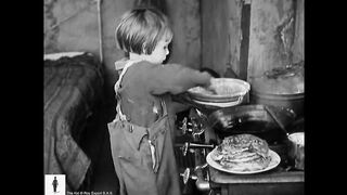 Charlie chaplin .  The kid pan cake scane