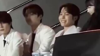 BTS. How cutely Jhope interacted????????with lesserafim member Eunchae at golden disk award