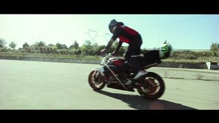 Bikers Perform Wonderful Stunts