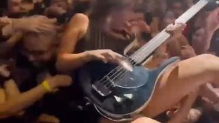 Bouncing dancing girl