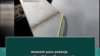 Pembersih kaca gedung tertinggi Burj khalifah