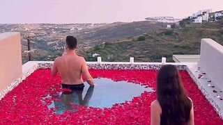 Your love story starts in Greece! ???????? Send this to your partner and start planning the trip!