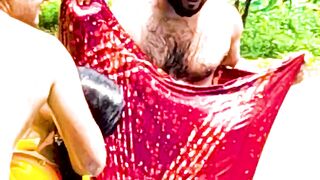 অন্যের বউকে নিয়ে সুইমিং