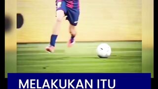 Sentuhan kecil-kecil super cepat yang hampir nggak kelihatan kamera. Ini rahasia kenapa bolanya bisa “muter” tanpa lepas