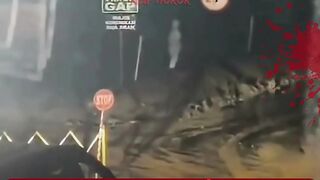 Bikin Merinding Terekam Jelas Penampakan Pocong di Area Tambang Malam Hari!