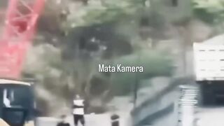 Seorang pekerja konstruksi berusia